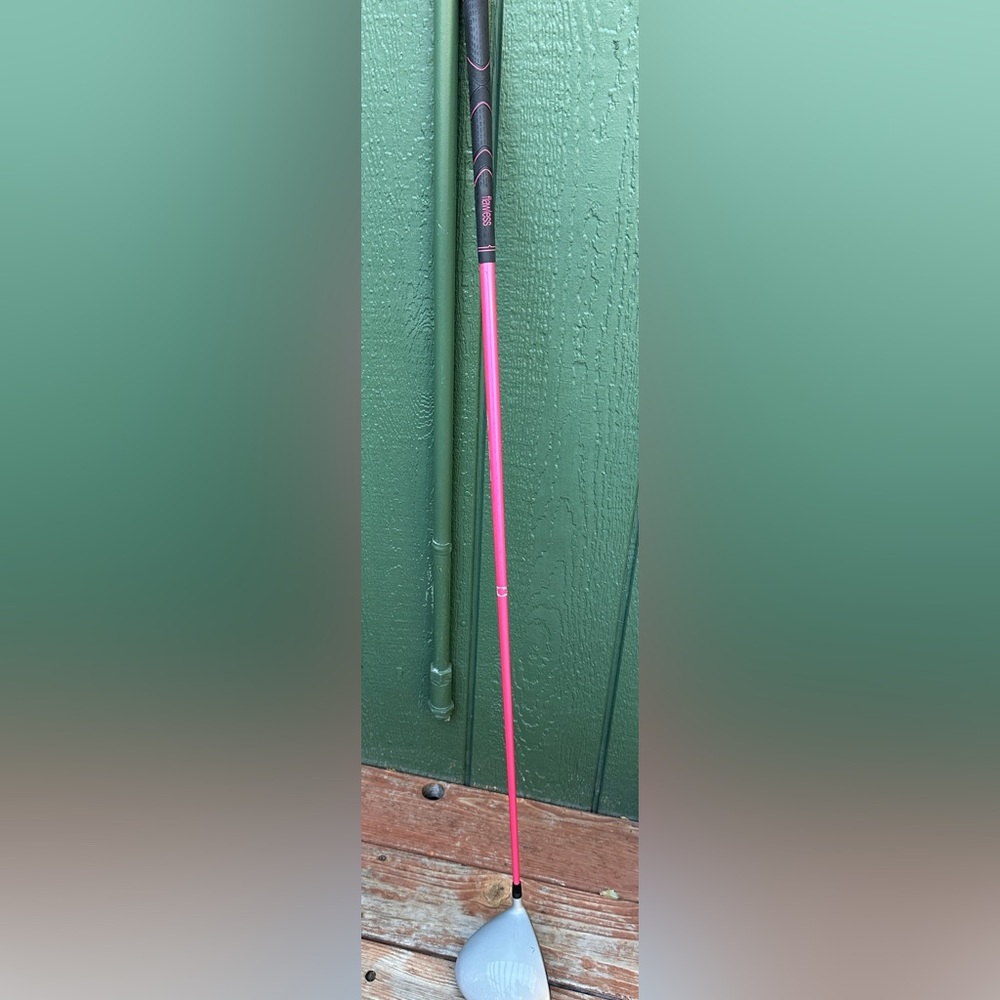 Top flight Pink Ladies Driver Golf Club with Black Grip.